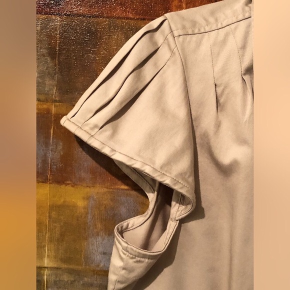 BANANA REPUBLIC Khaki SS Blouse Top Sz 10P NWOT - Picture 3 of 7